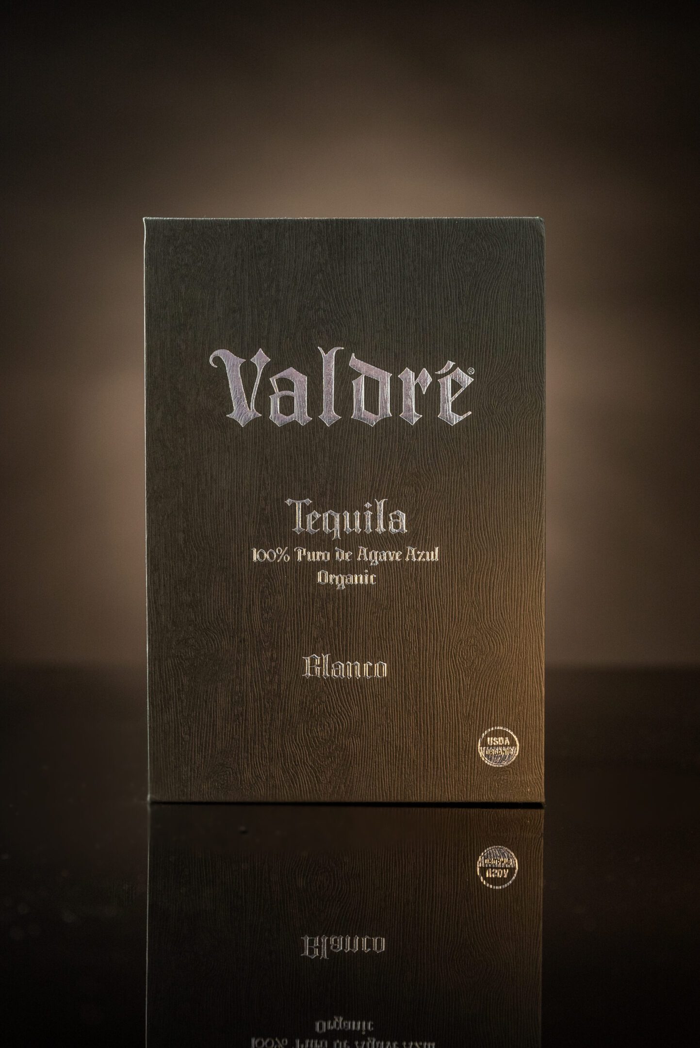 A book cover with the name of the store valdre.